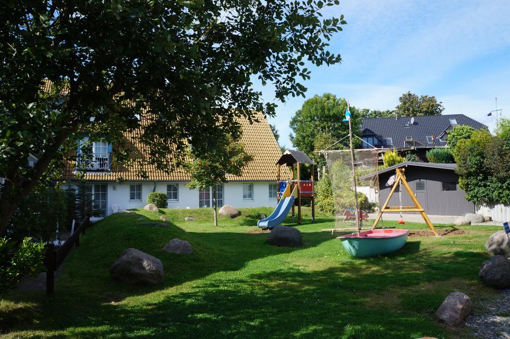 Hotel- & Ferienanlage Kapitaens-Haeuser Breege Exterior foto