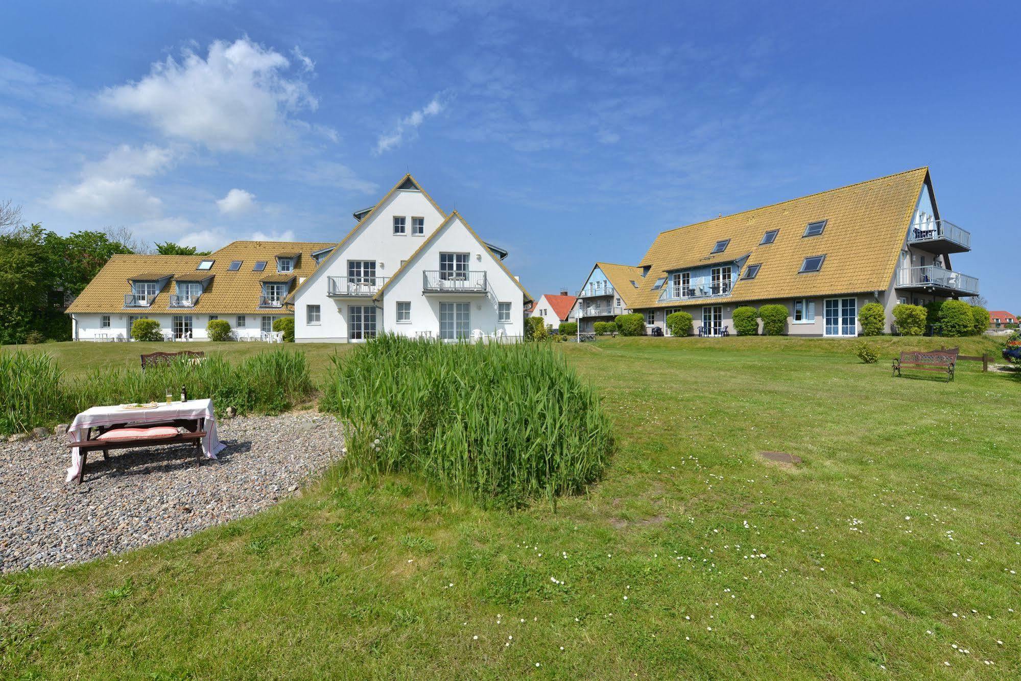 Hotel- & Ferienanlage Kapitaens-Haeuser Breege Exterior foto